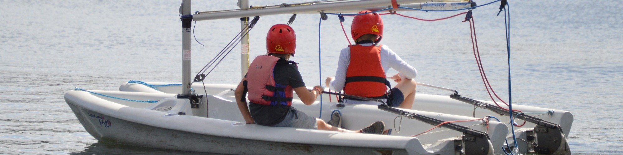 Children learning to sail on our RYA Youth Sailing Course at Upton Warren, enjoying summer outdoor adventure